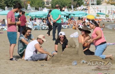 Kumdan heykel yarışması yapıldı